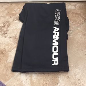 Boys size small under armour sweatpants